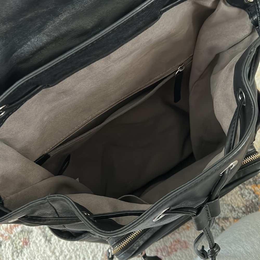 Vince Camuto backpack - Picture 3 of 4